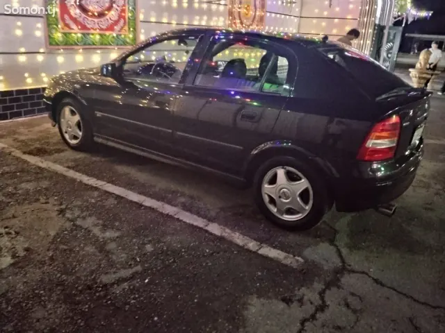 Opel Astra G 1999 · 1.6 MT