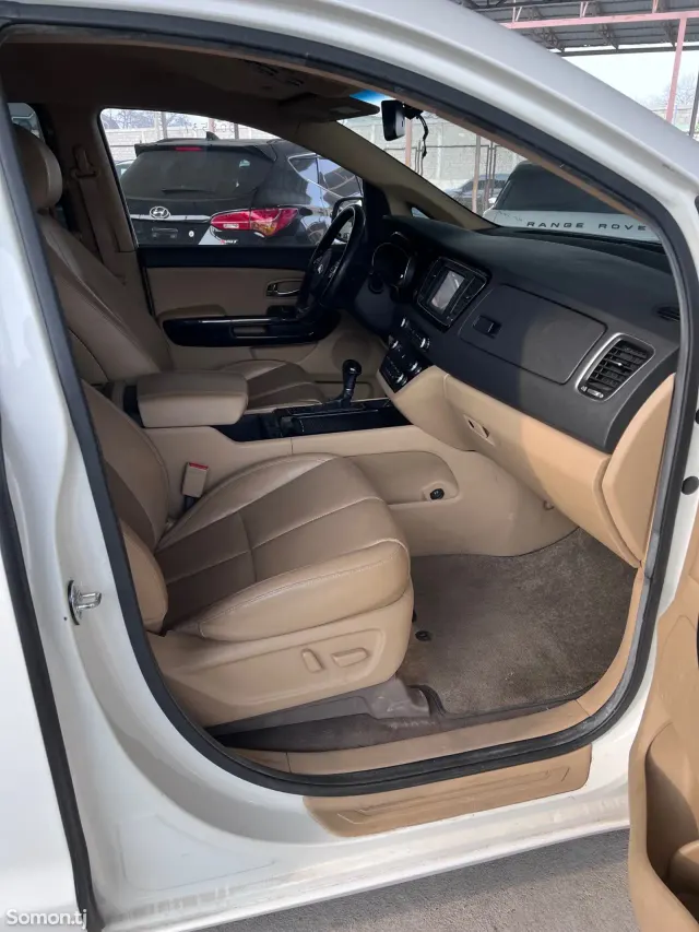 Kia Carnival 2014 · 2.2 AT