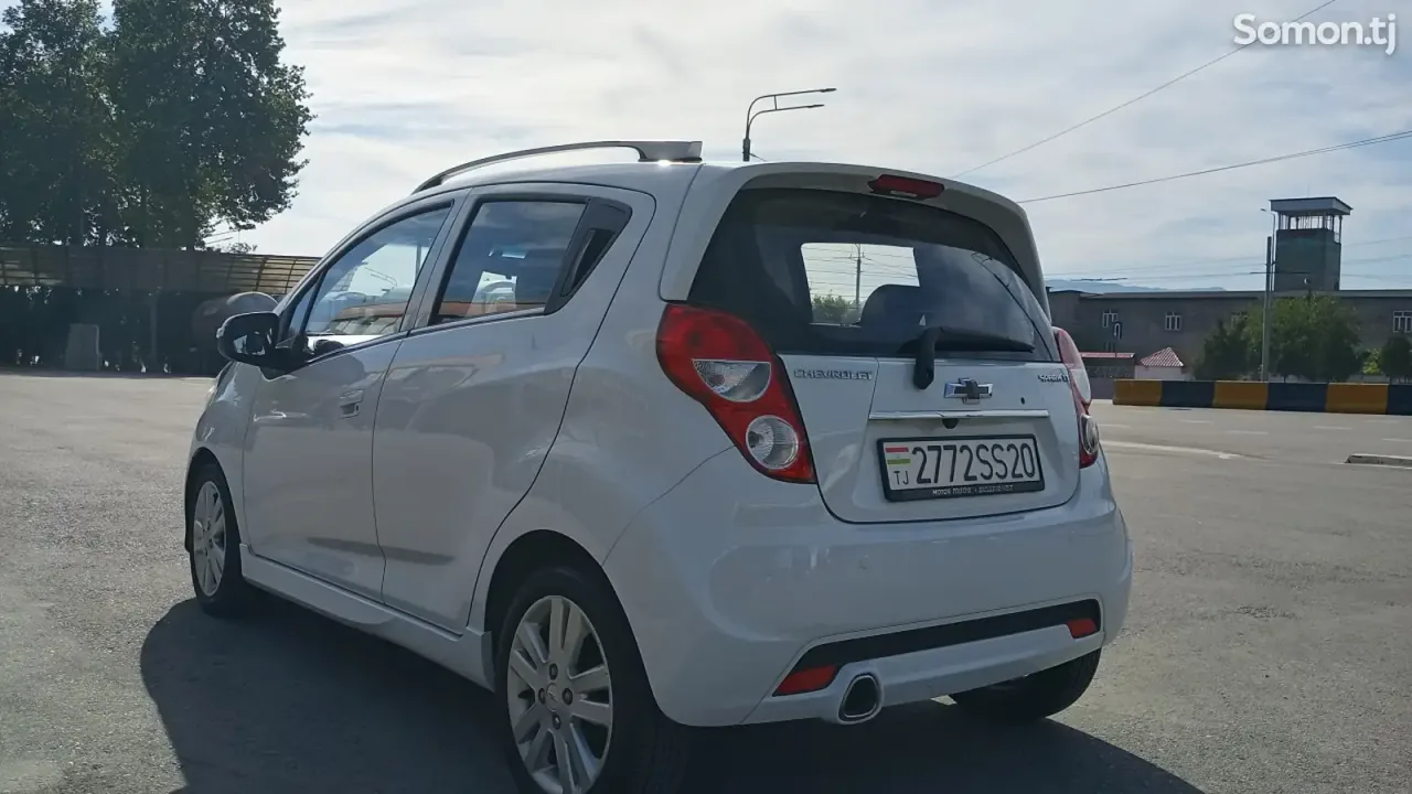 Chevrolet Spark 2015 · 1.2 AT