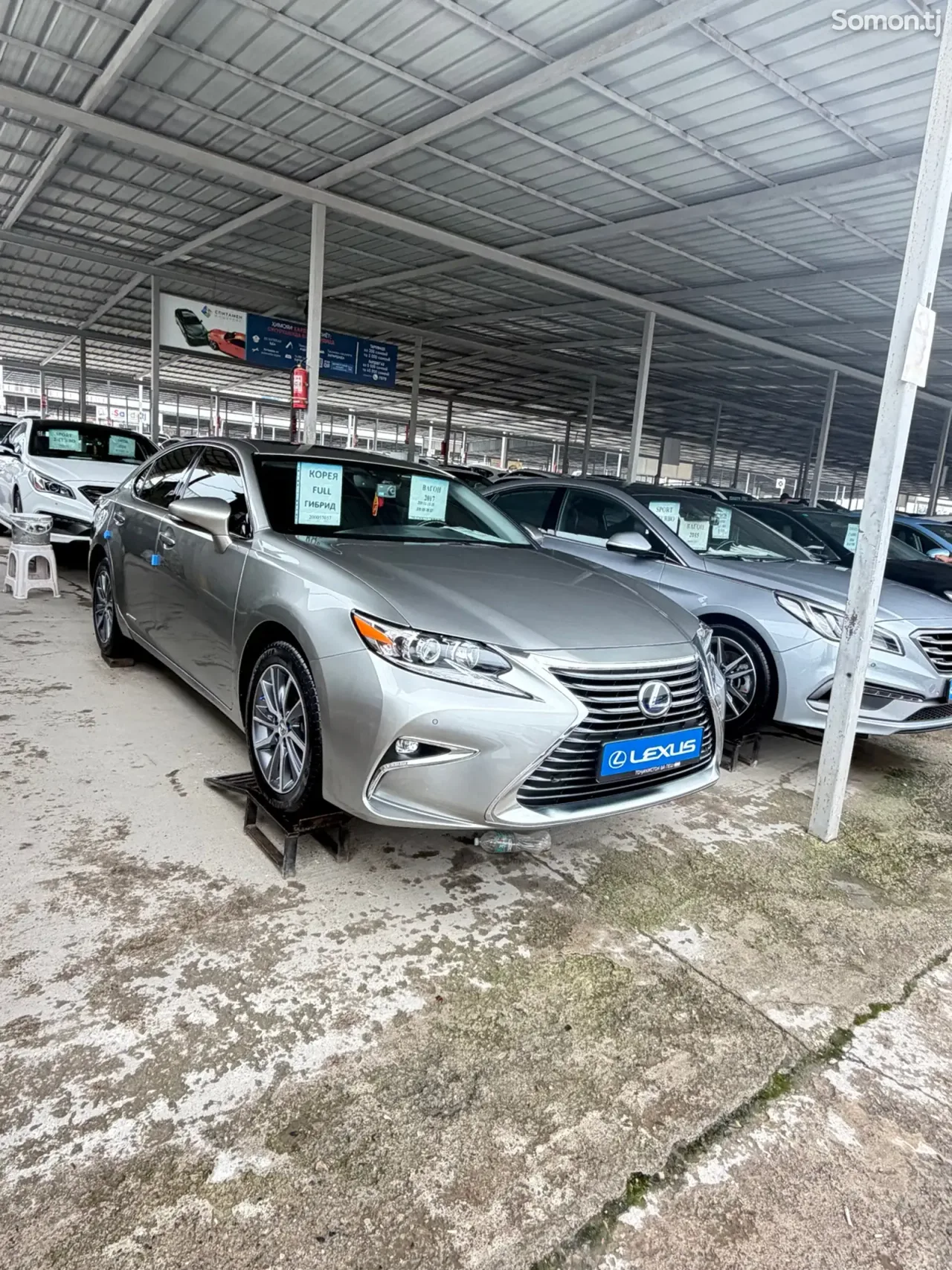 Lexus ES series 2017 · 2.5 AT