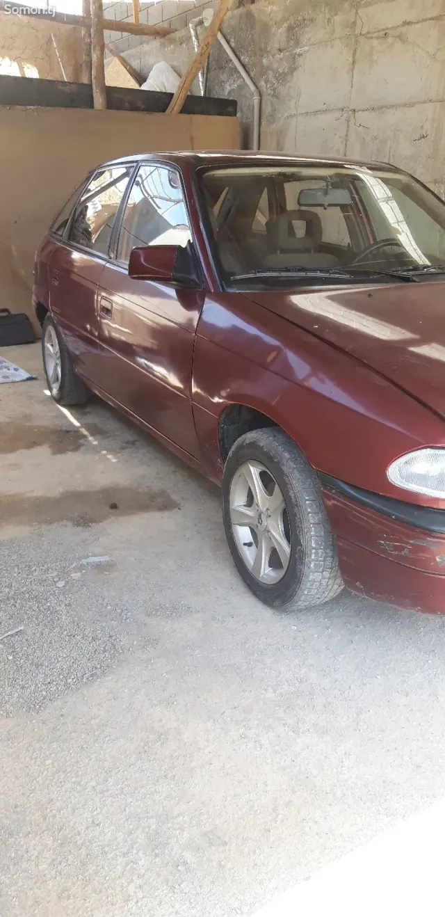 Opel Astra F 1992 · 1.4 MT