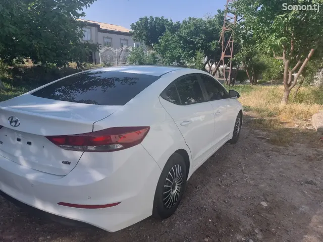 Hyundai Avante 2017 · 1.6 AT