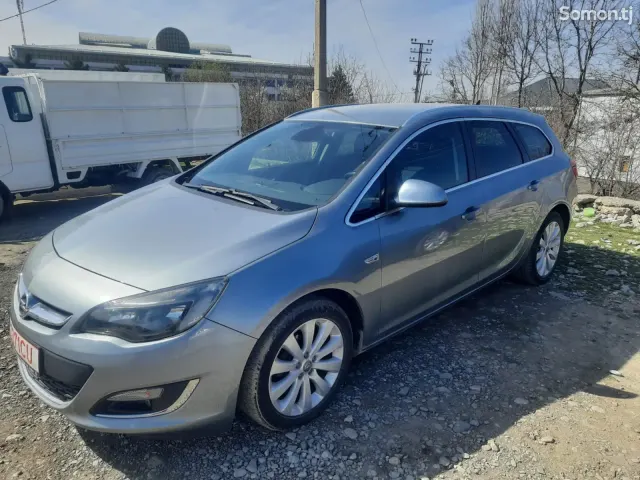 Opel Astra J 2015 · 1.4 MT
