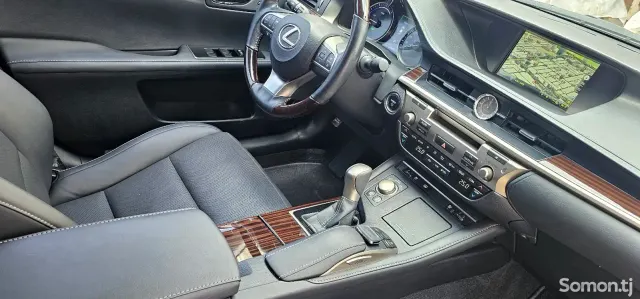 Lexus ES series 2017 · 3.0 AT
