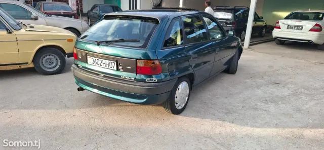 Opel Astra F 1995 · 1.6 MT