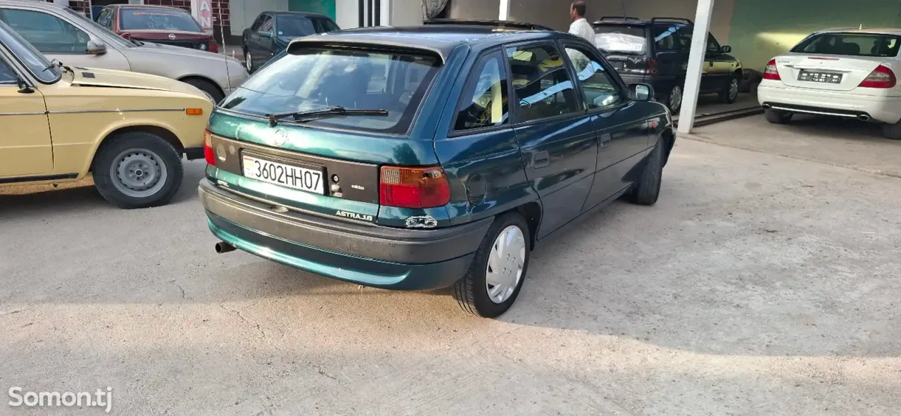 Opel Astra F 1995 · 1.6 MT