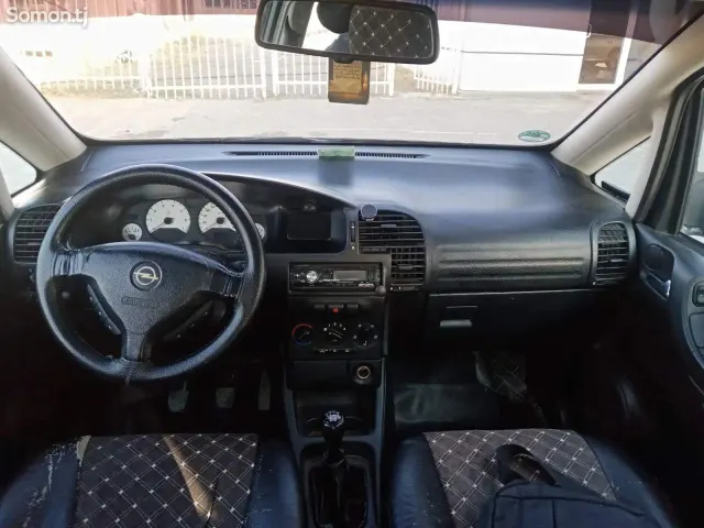 Opel Zafira 2002 · 1.8 MT