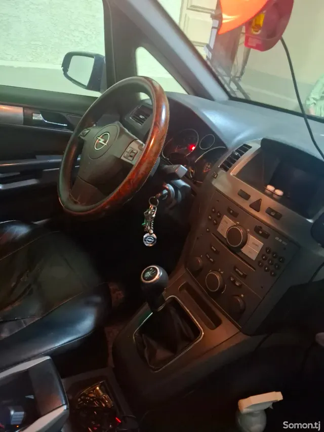 Opel Zafira 2006 · 1.8 MT