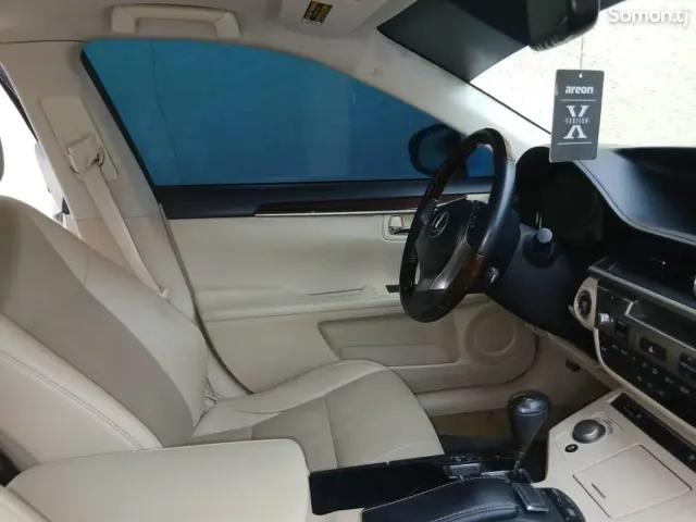 Lexus ES series 2015 · 3.5 AT