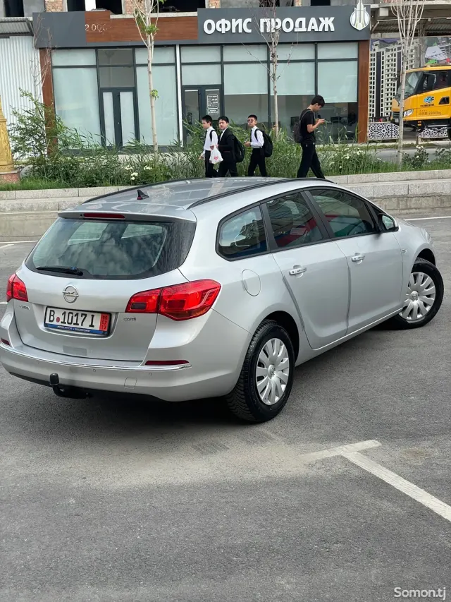 Opel Astra J 2014 · 1.7 MT