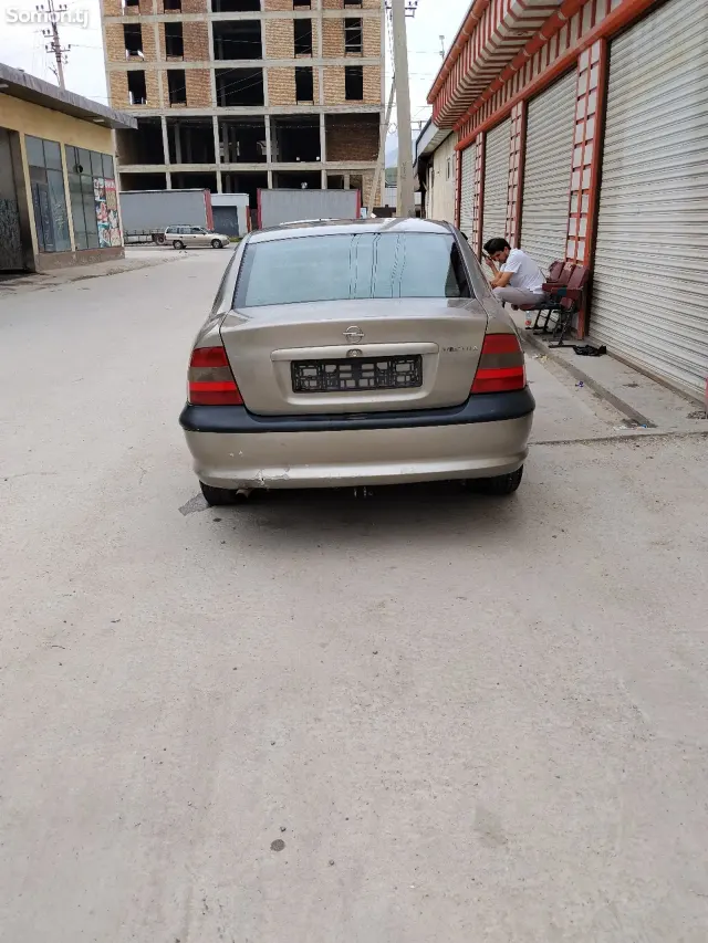 Opel Vectra B 1996 · 1.6 MT