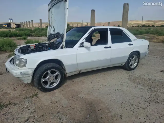 Mercedes-Benz W201 1991 · 1.8 MT