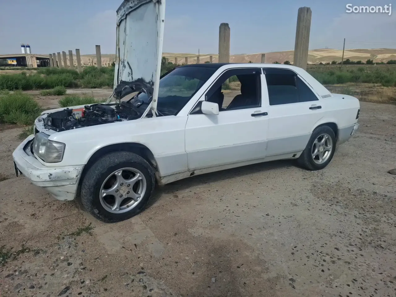 Mercedes-Benz W201 1991 · 1.8 MT