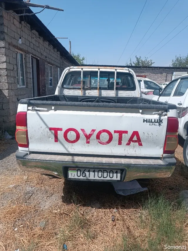 Toyota Hilux 2013 · 2.7 MT