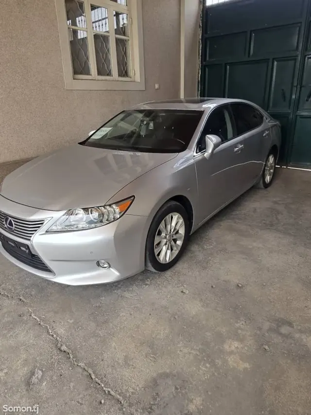 Lexus ES series 2015 · 2.5 AT
