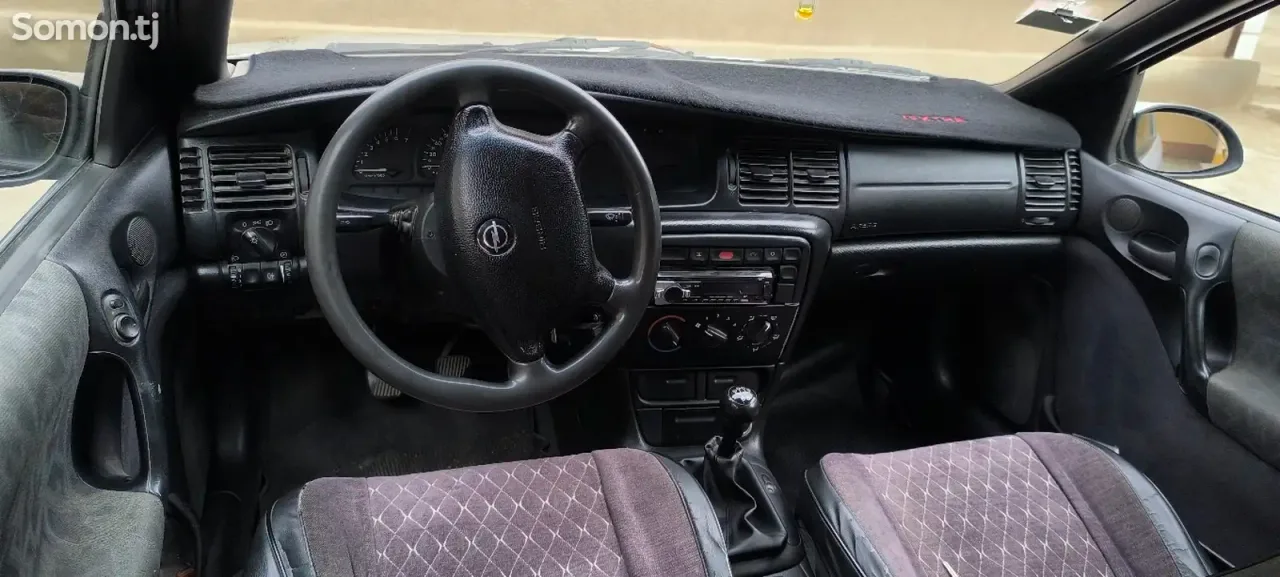 Opel Vectra B 1997 · 1.6 MT