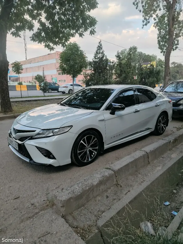 Toyota Camry 2019 · 2.5 AT