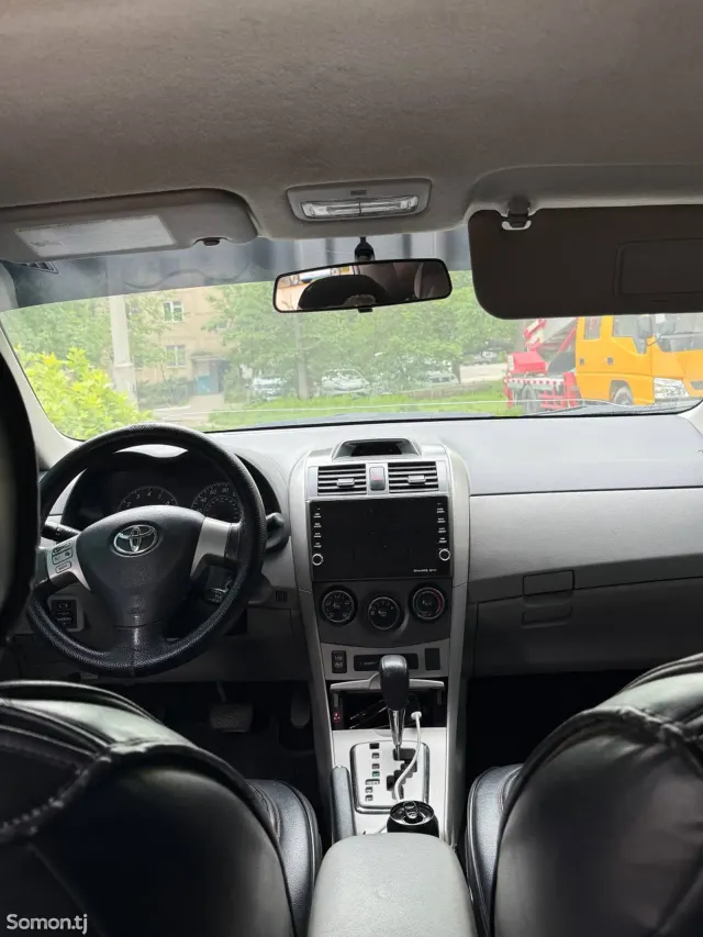 Toyota Corolla 2013 · 1.8 AT