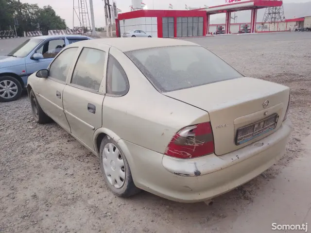 Opel Vectra B 1996 · 1.6 MT
