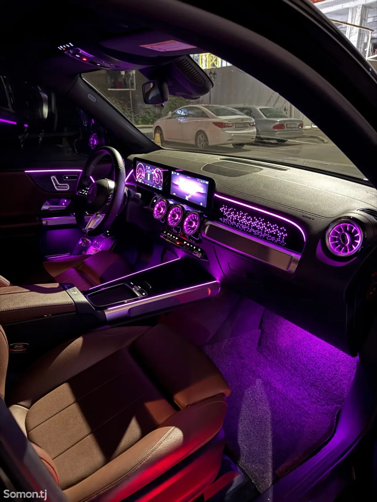 Mercedes-Benz EQB 2025 · AT