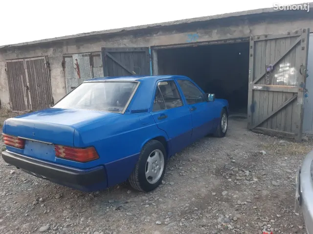 Mercedes-Benz W201 1989 · 2.0 MT