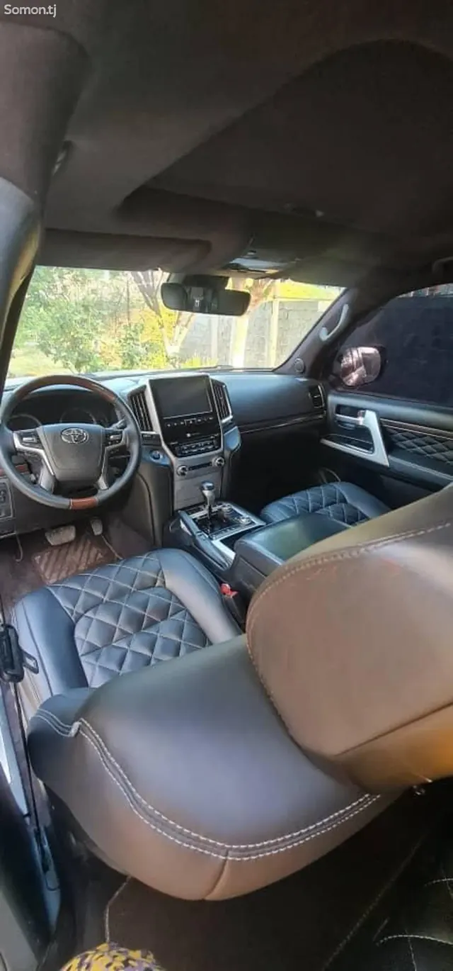 Toyota Land Cruiser 2017 · 4.4 AT