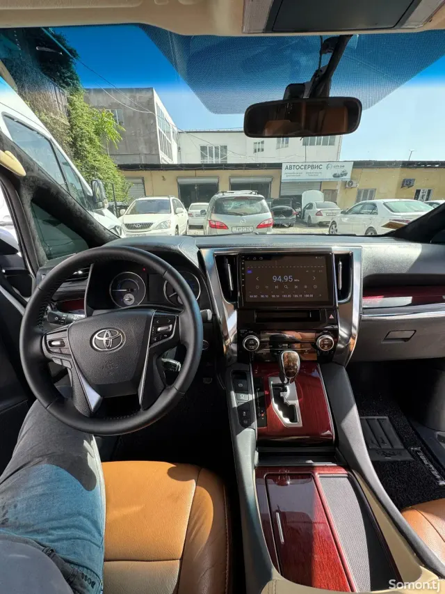 Toyota Vellfire 2016 · 2.5 AT