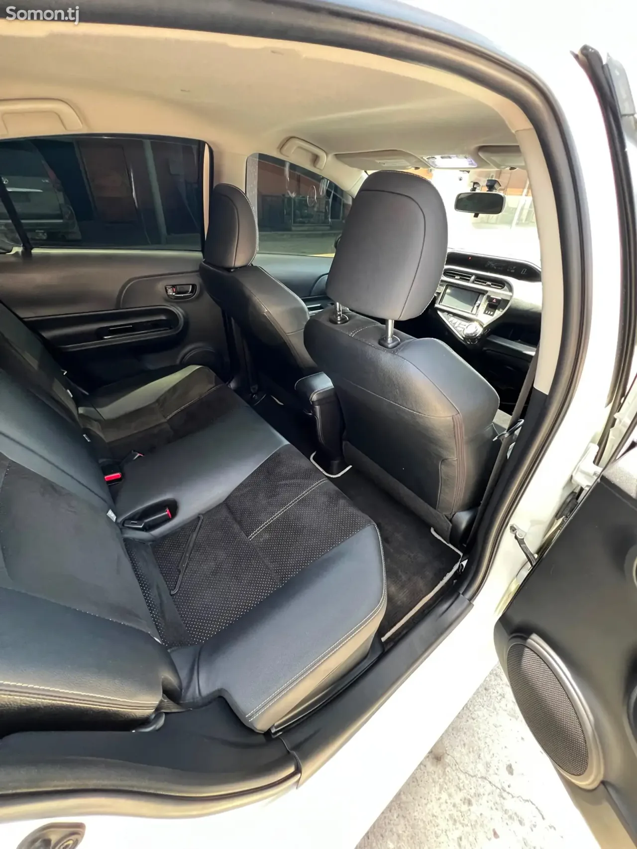 Toyota Aqua 2014 · 1.5 AT