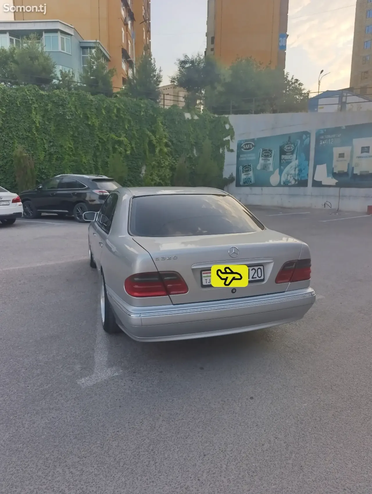 Mercedes-Benz E class 2001 · 3.2 AT