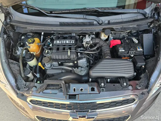 Chevrolet Spark 2014 · 1.0 AT