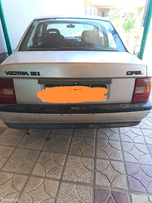 Opel Vectra A 1991 · 1.6 MT