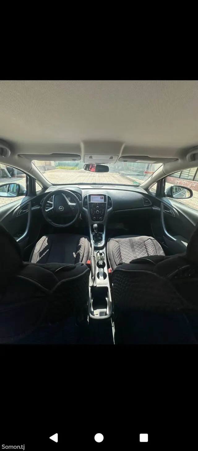 Opel Astra J 2014 · 1.4 MT