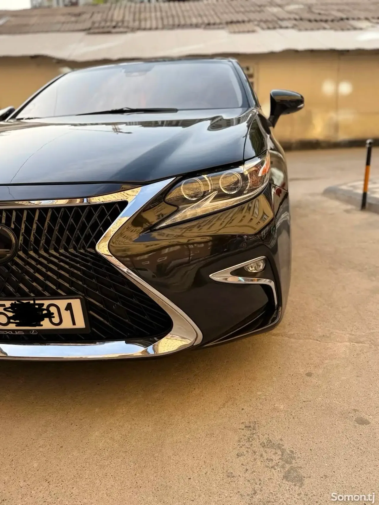 Lexus ES series 2016 · 3.5 AT