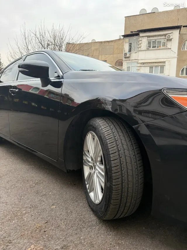 Lexus ES series 2014 · 2.5 AT