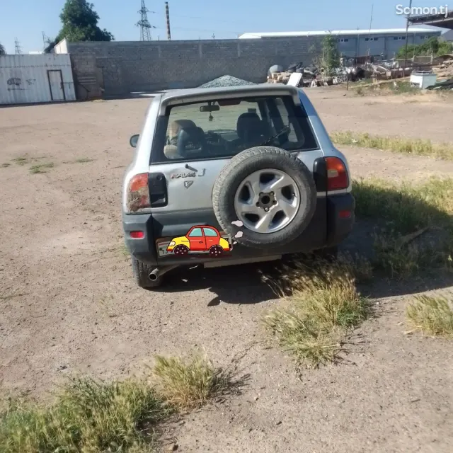 Toyota RAV 4 1996 · 2.0 AT