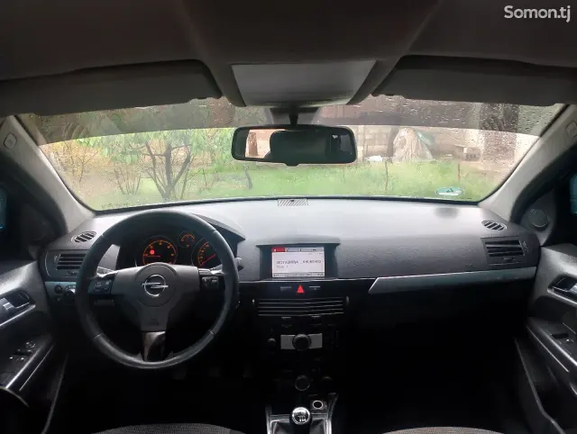 Opel Astra H 2010 · 1.7 MT