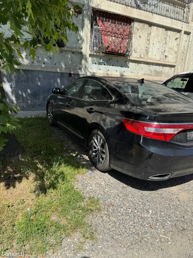 Hyundai Grandeur 2011 · 2.4 AT