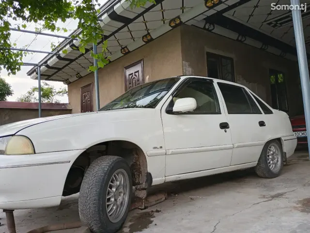 Daewoo Nexia 1994 · 1.6 MT