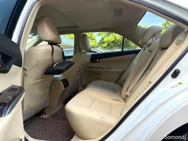 Toyota Camry 2016 · AT