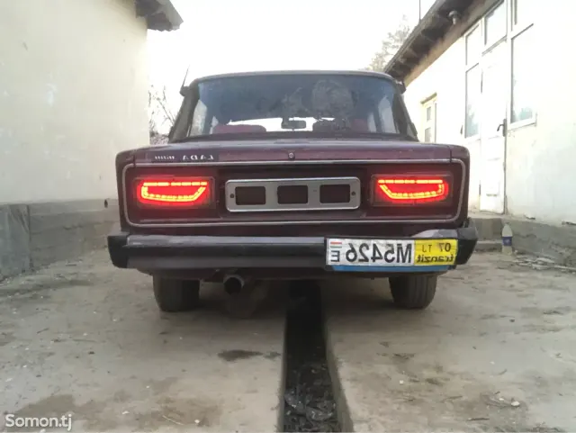 Lada (ВАЗ) 2106 1980 · 1.6 MT
