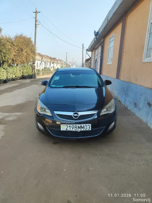 Opel Astra J 2010 · 1.6 AT