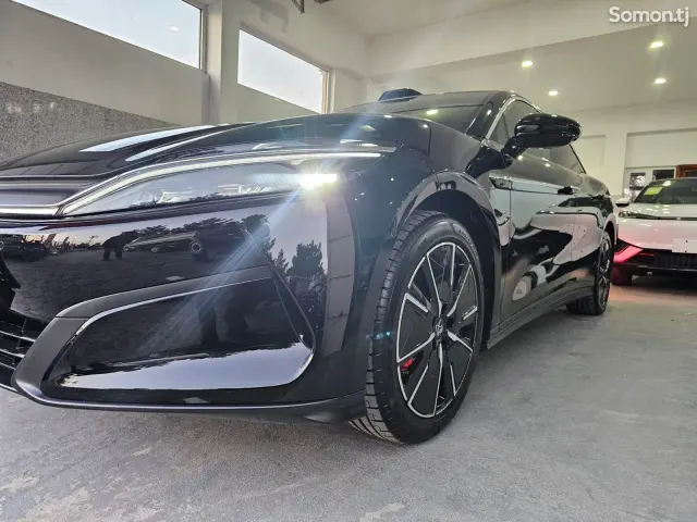BYD Han EV 2025 · AT