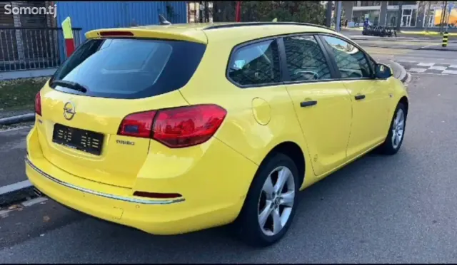 Opel Astra J 2015 · 1.4 AT