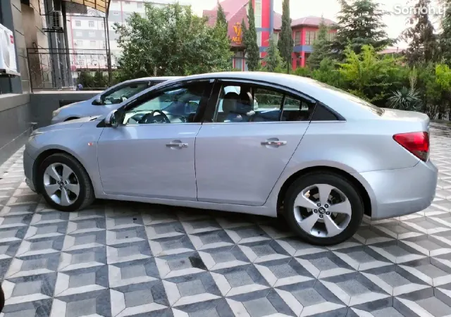 Chevrolet Cruze 2009 · 1.8 AT