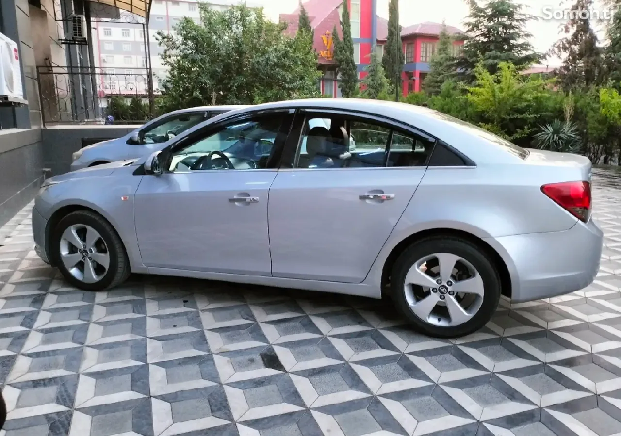 Chevrolet Cruze 2009 · 1.8 AT