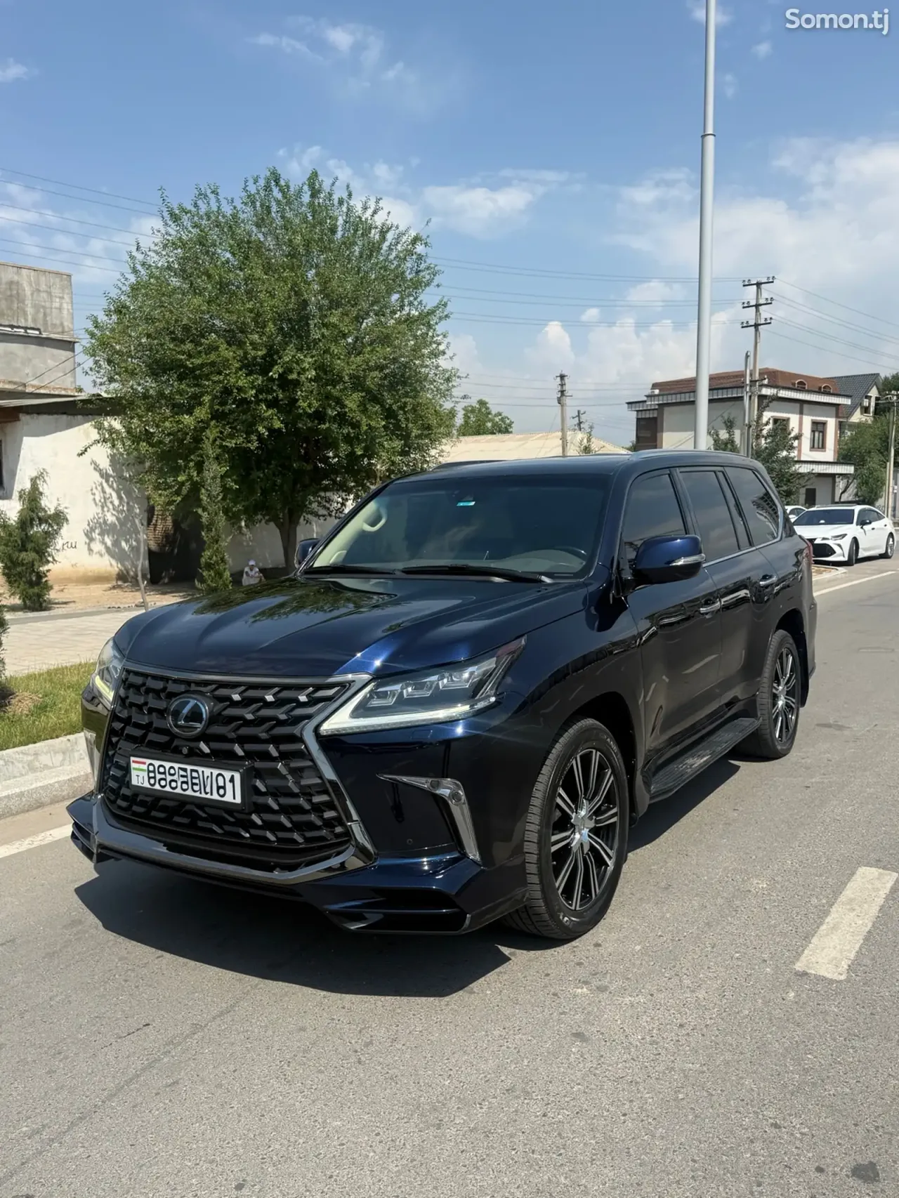 Lexus LX series 2017 · 5.7 AT