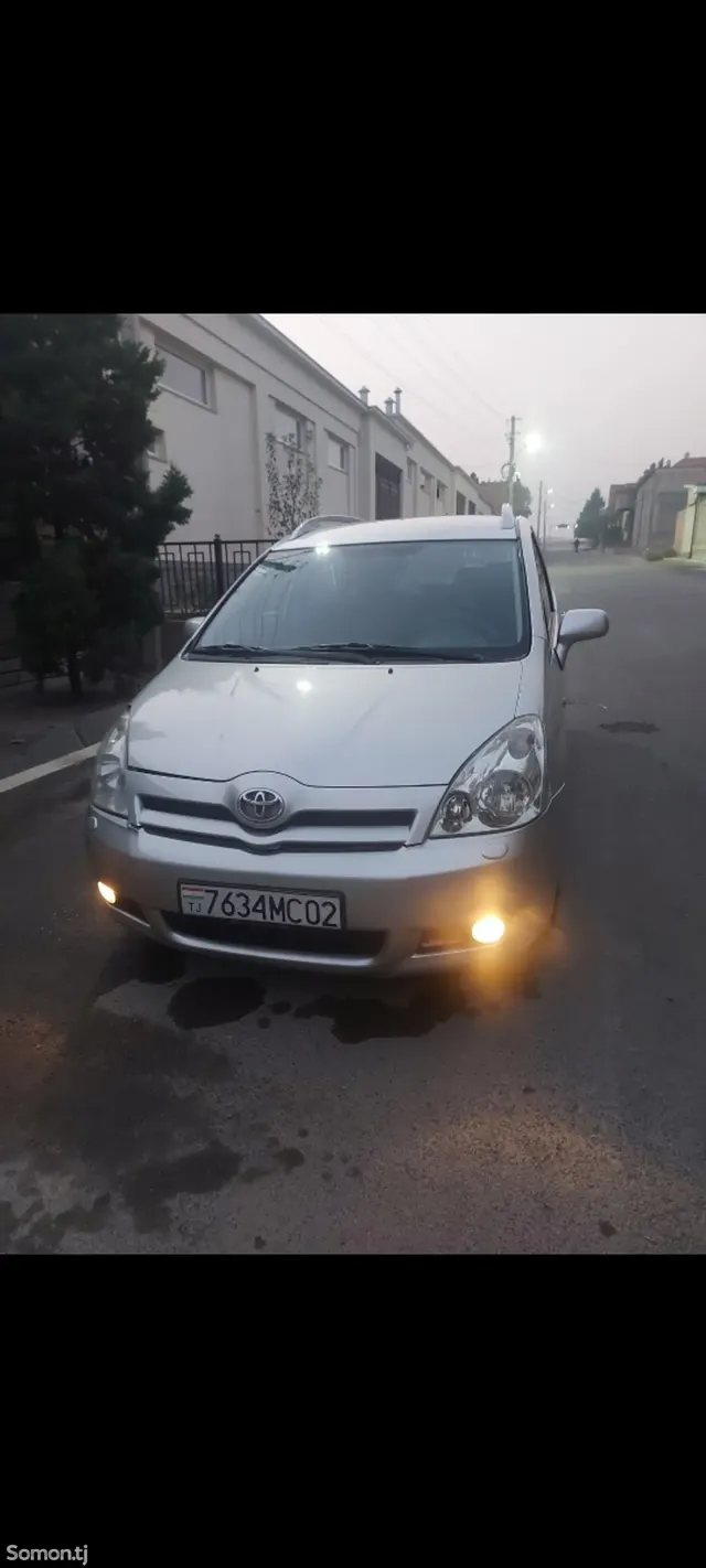 Toyota Corolla Verso 2007 · 2.2 MT