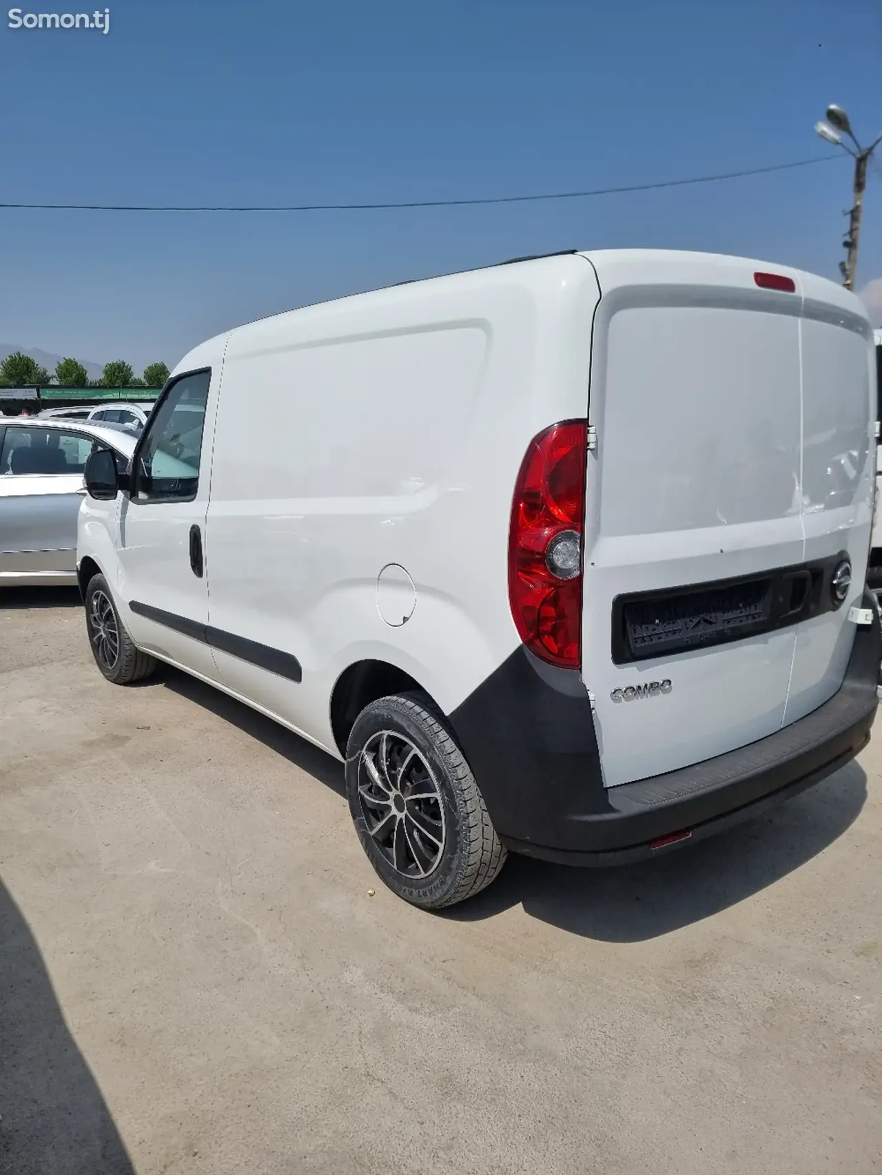 Opel Combo 2017 · 1.4 MT