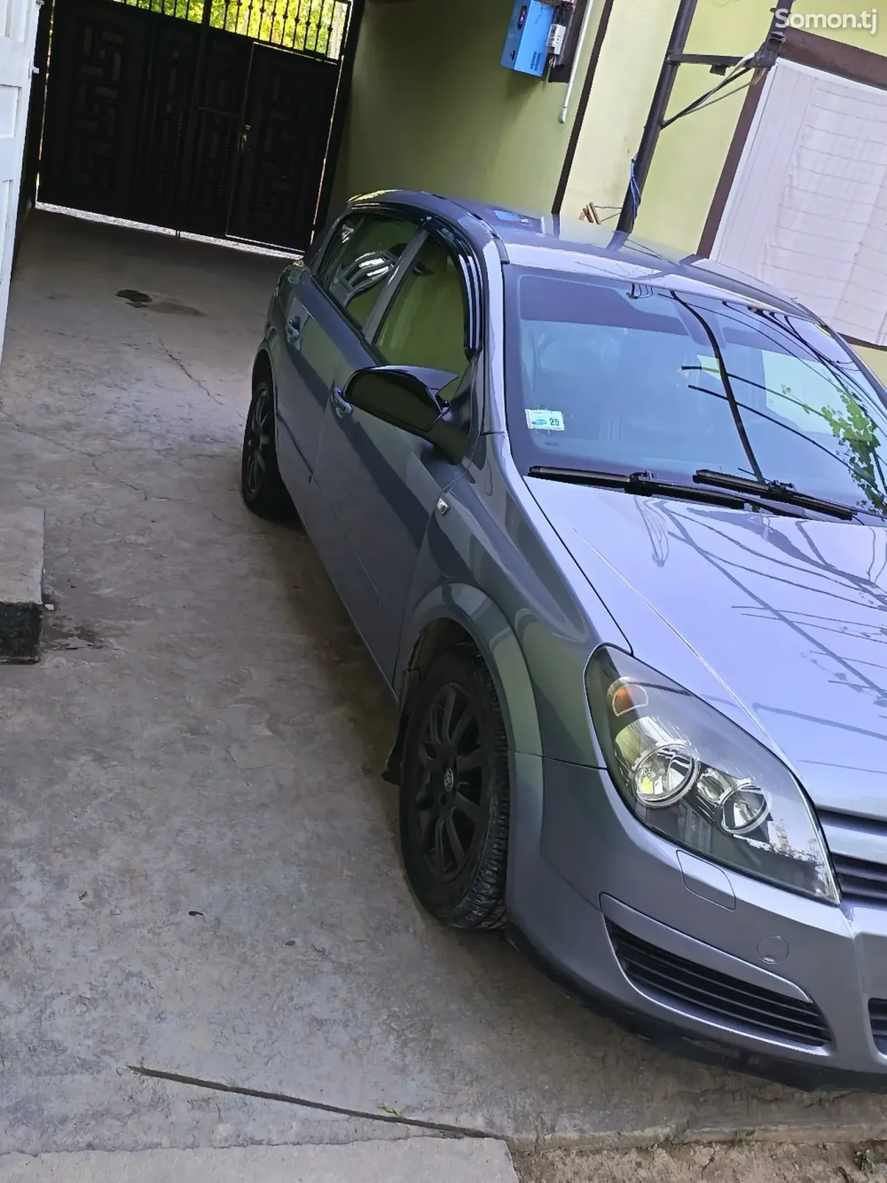 Opel Astra H 2004 · 1.6 MT