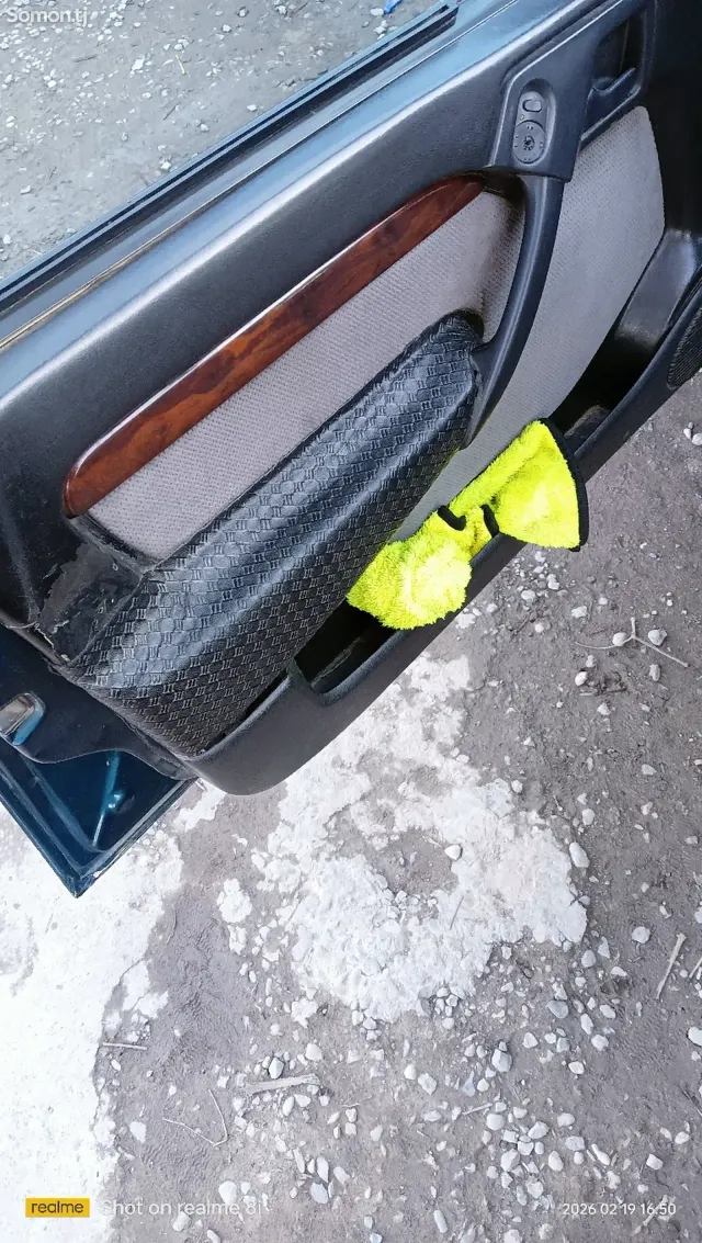 Opel Vectra A 1995 · 1.6 MT